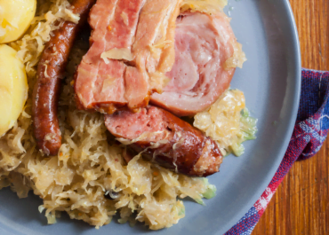 Pork ribs with sauerkraut