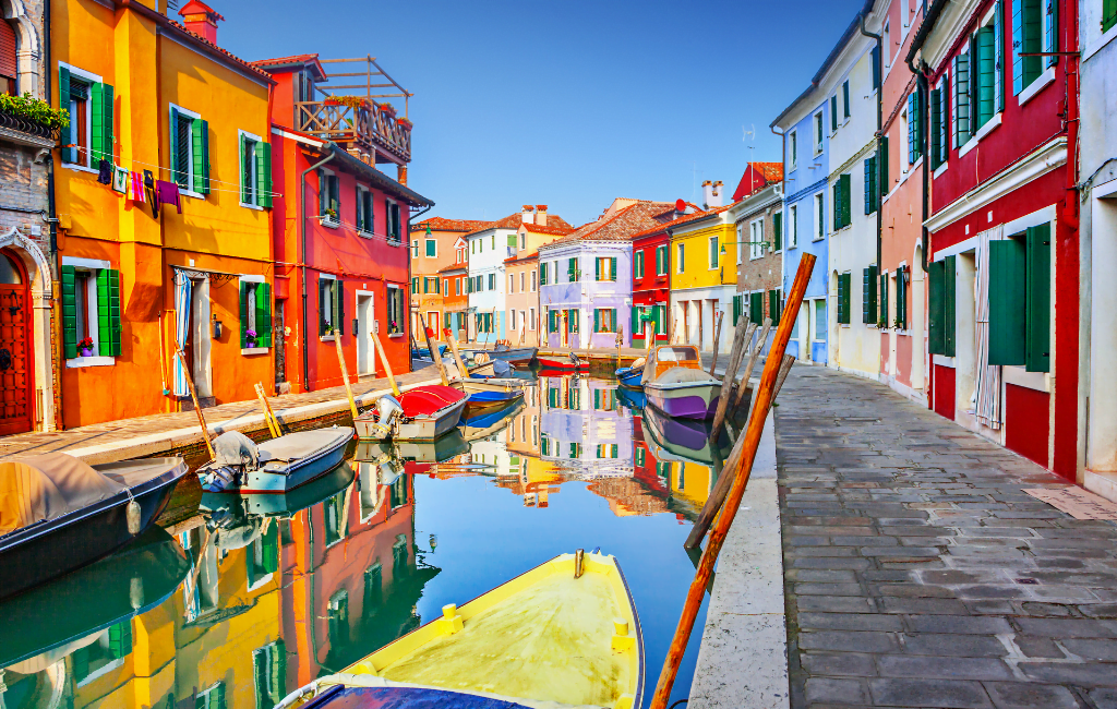 Gondolas in Venice, Italy – A must-experience when you travel to Italy from the USA