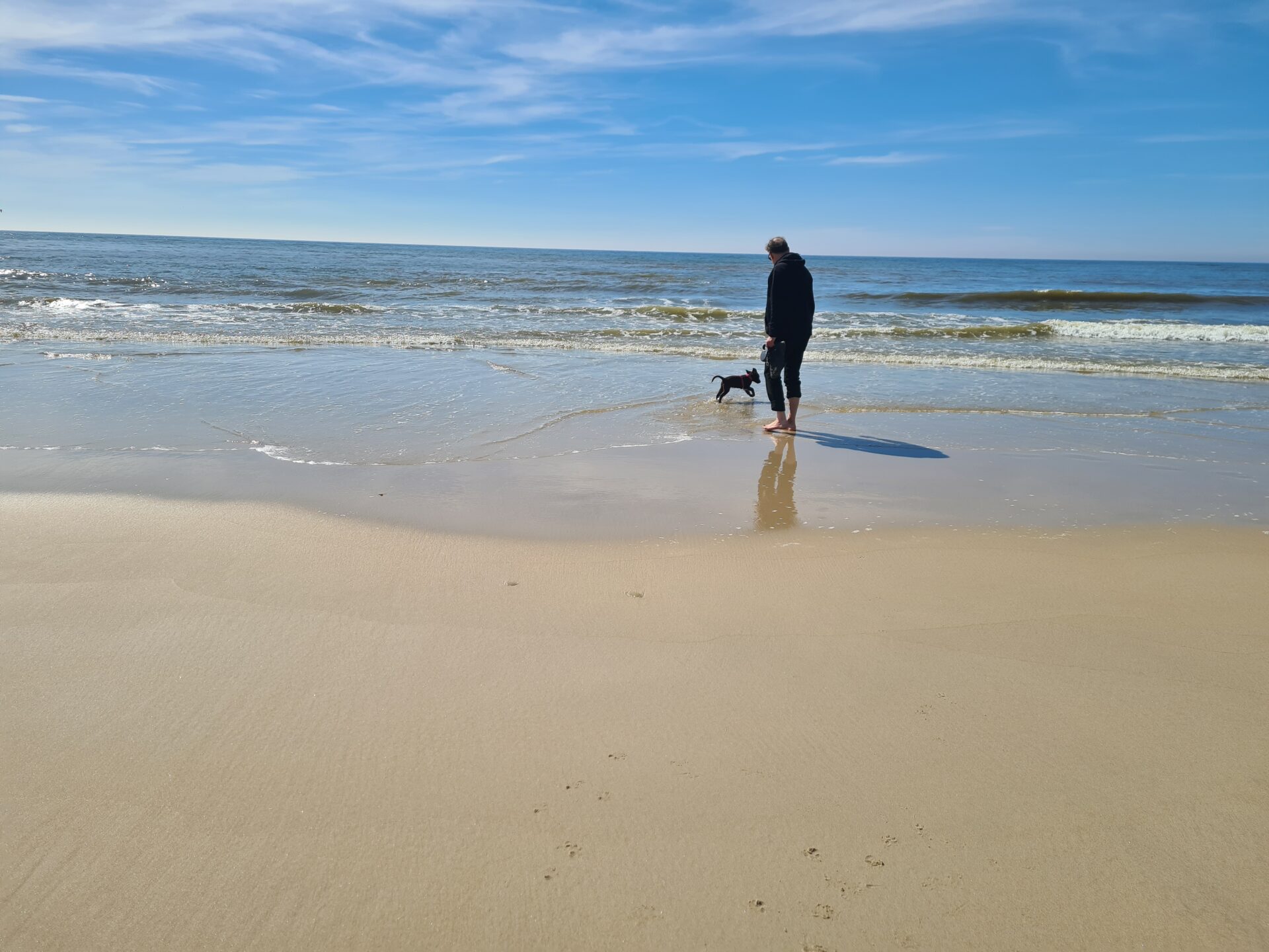 Kia at the North Sea beach on Sylt, seeing the ocean for the first time