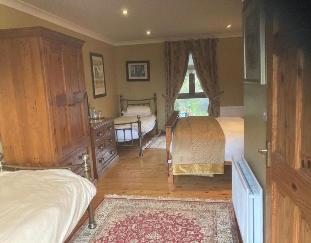 Cozy double room at Evergreen B&B Dublin